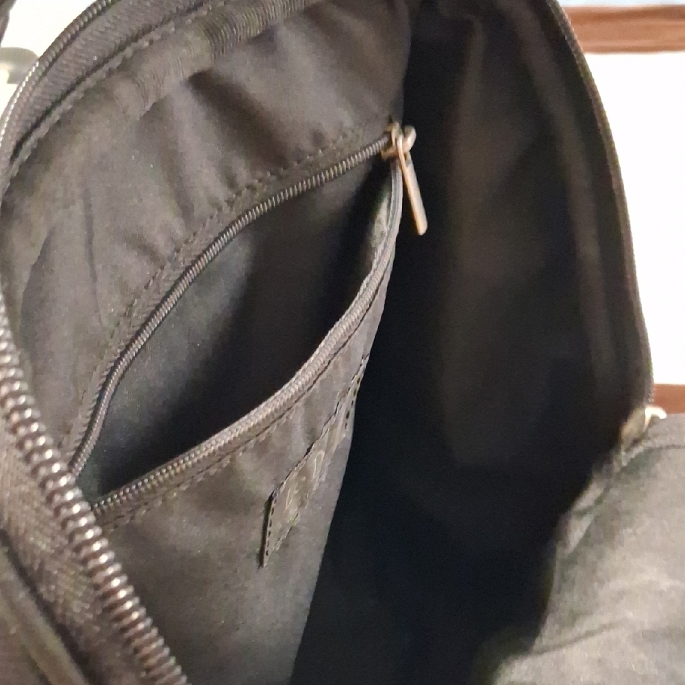 Stylish Black Leather Backpack - Picture 5 of 9
